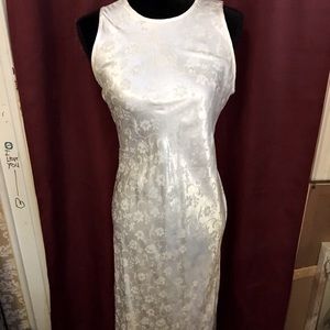 Vintage 90s Gorgeous white on white women’s sleeveless, long dress. Size 9/10.